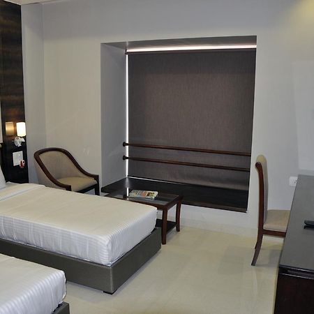 Hotel Dolphin 삼발푸르 외부 사진