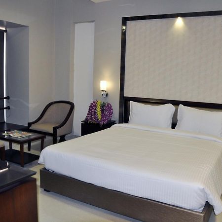 Hotel Dolphin 삼발푸르 외부 사진