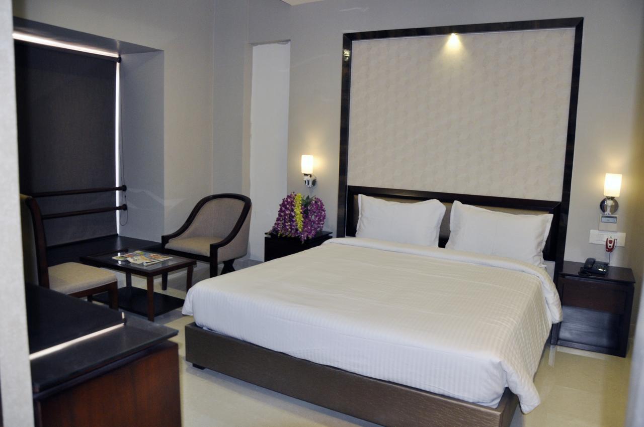 Hotel Dolphin 삼발푸르 외부 사진