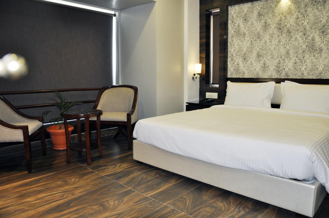 Hotel Dolphin 삼발푸르 외부 사진