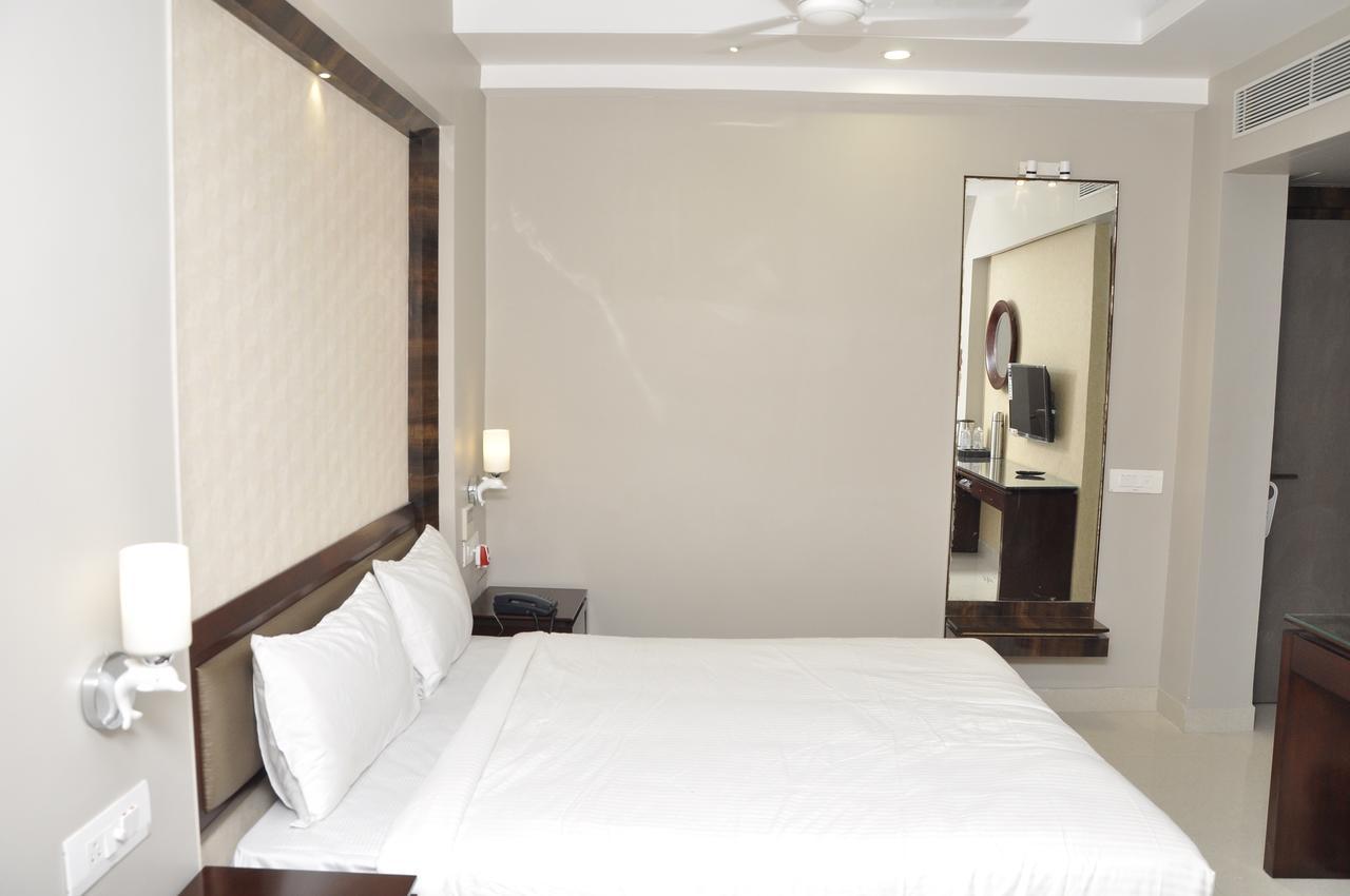 Hotel Dolphin 삼발푸르 외부 사진